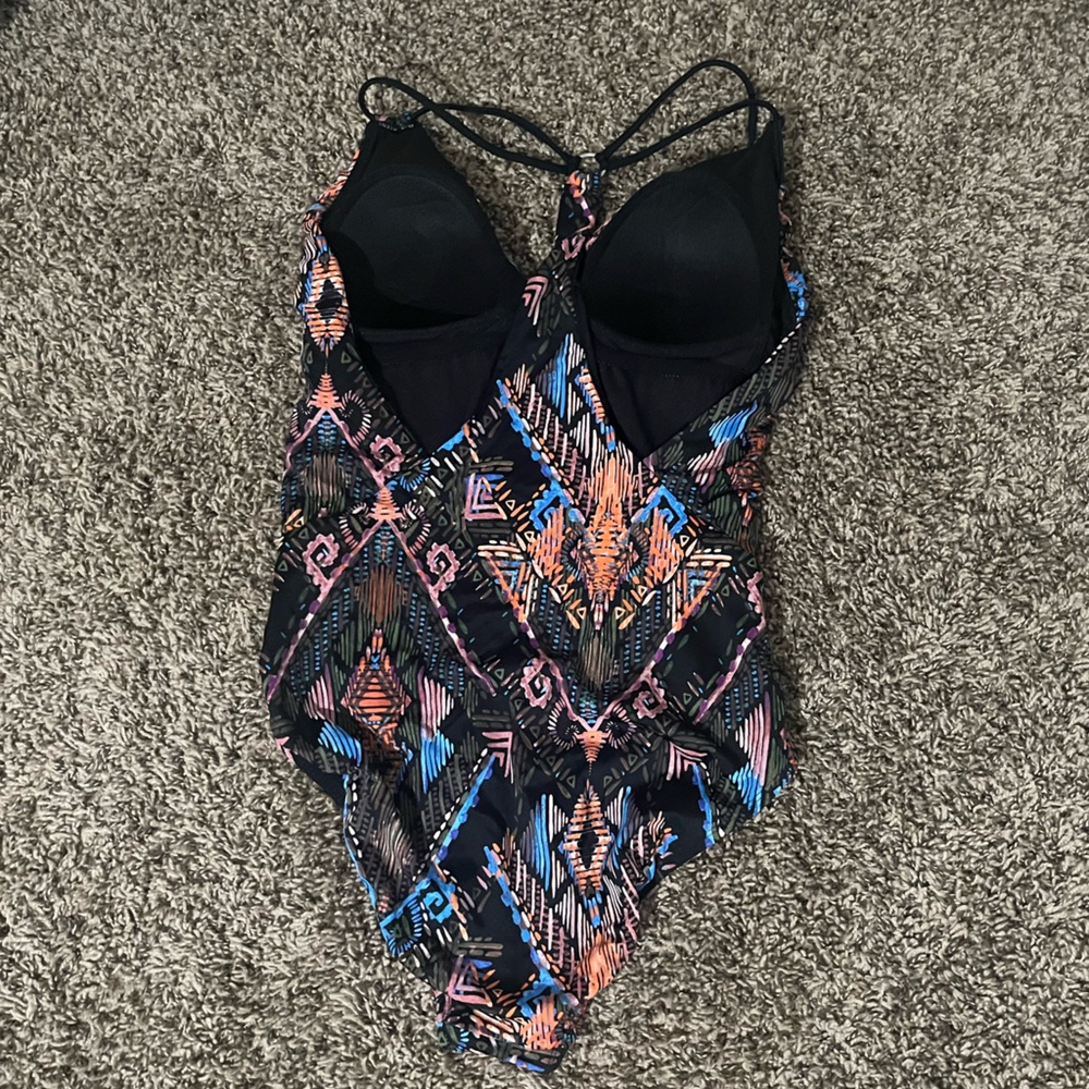 Geometric Patterned Swimsuit - Picture 3 of 3